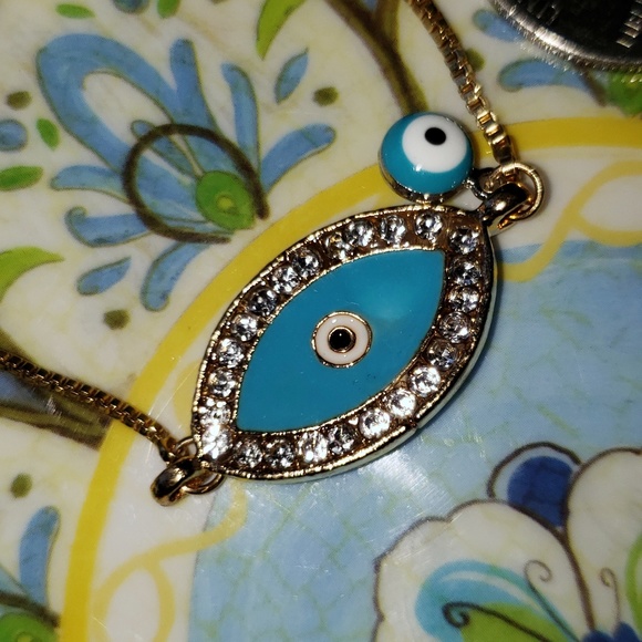 GIFTED- GORGEOUS "EVIL EYE" EASY ADJUST BRACELET - Picture 2 of 4